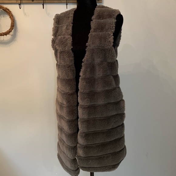 Guess Jackets & Blazers - GUESS Faux Fur long vest.